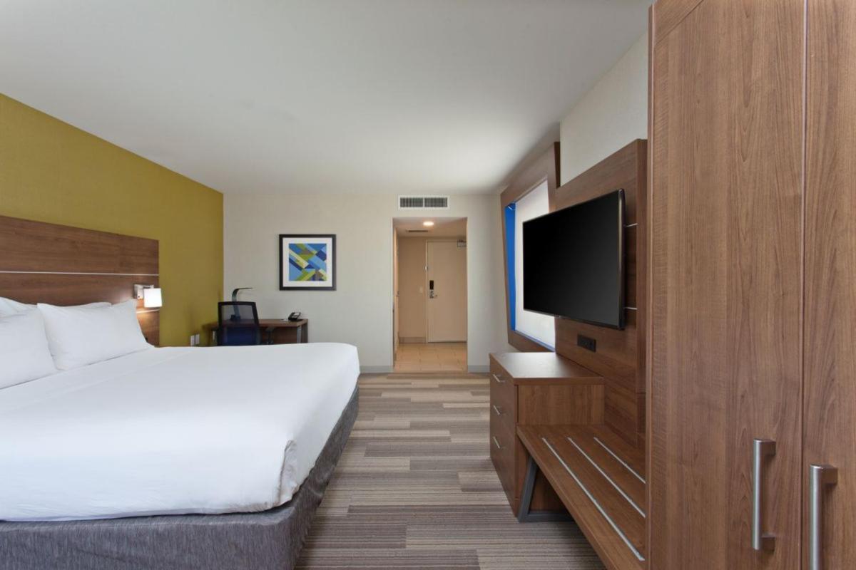 King Room - Mobility Access Tub - Non-Smoking