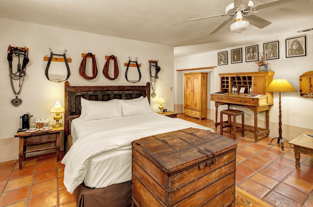 Room, 1 King Bed, Garden View, Courtyard Area