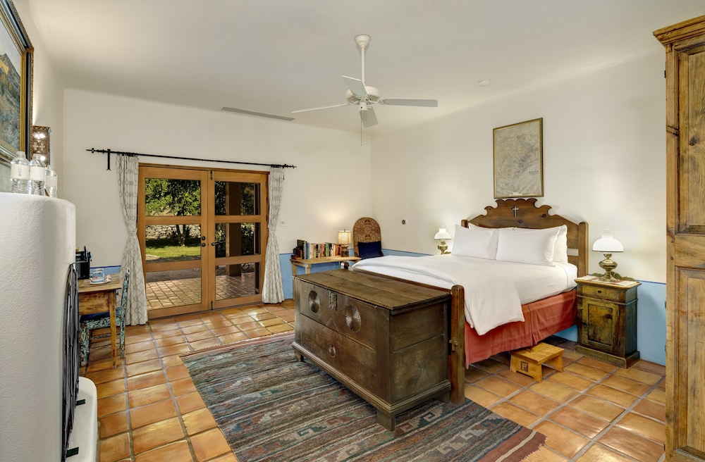 Room, 1 Queen Bed, Garden View, Courtyard Area (At Cibolo)