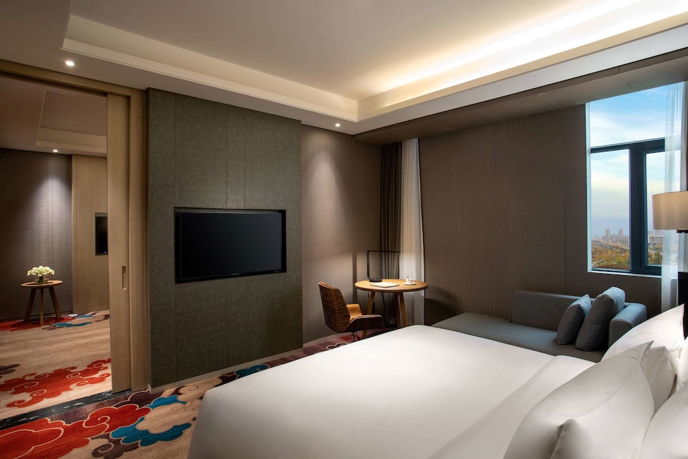 Deluxe Suite, 1 King Bed, Non Smoking