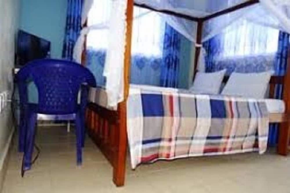 Standard Double Room (No Airconditioner)