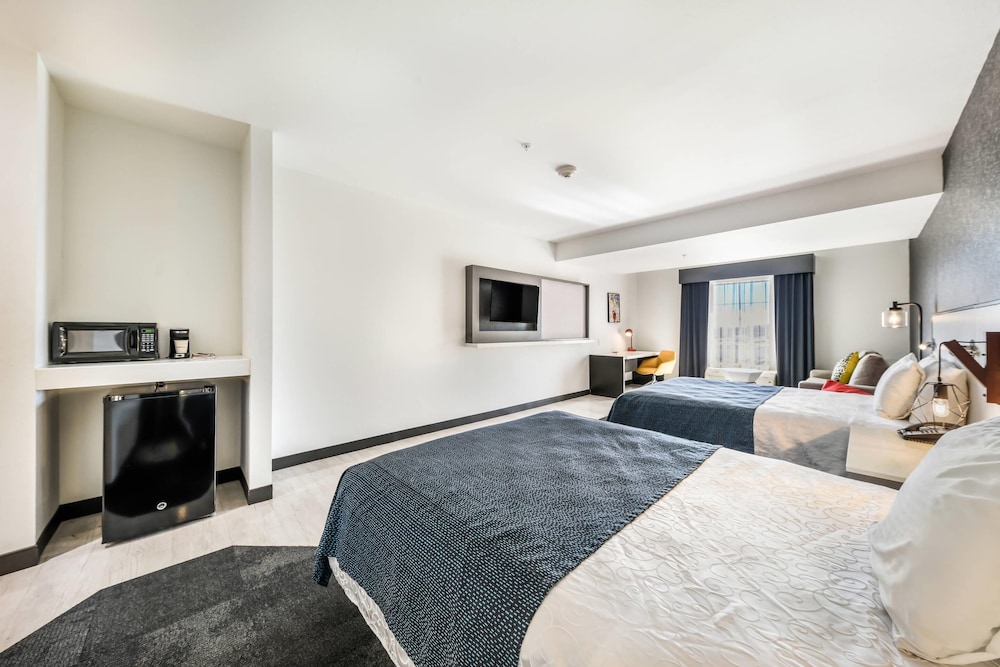 Suite, 2 Queen Beds, Non Smoking