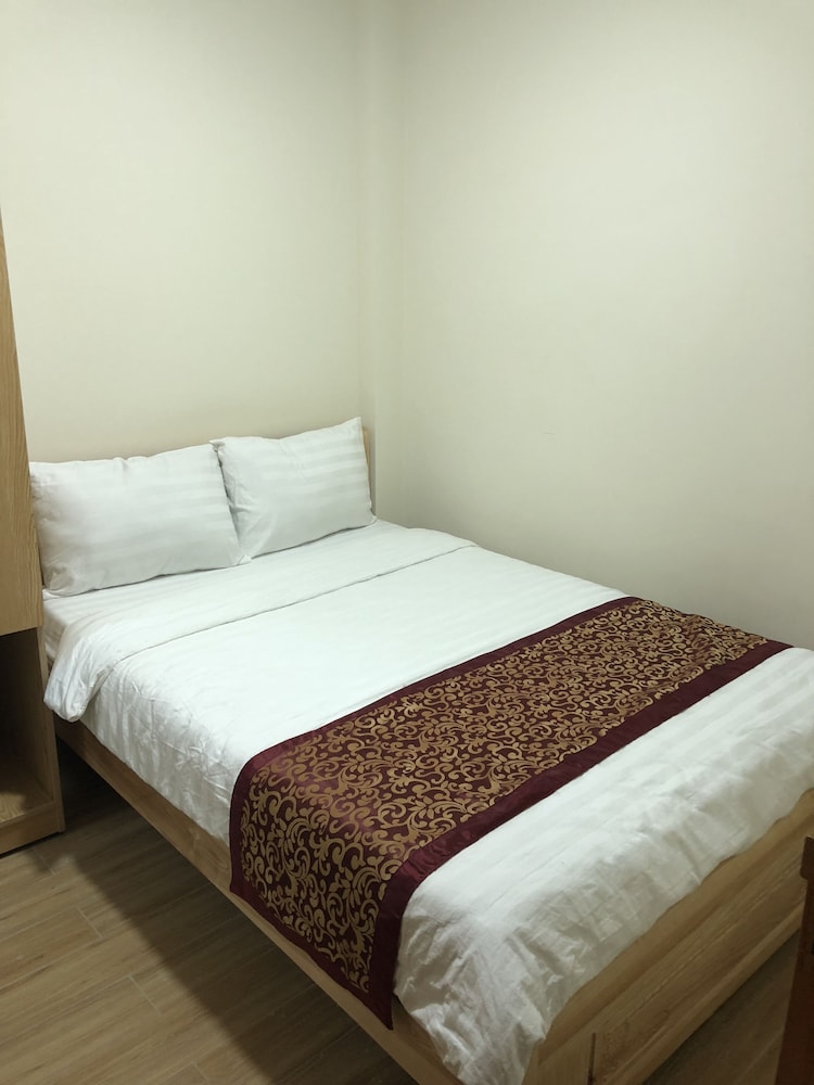 Basic Double Room Single Use, 1 King Bed