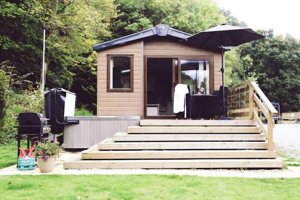 Deluxe 2 Bedroom Lodge