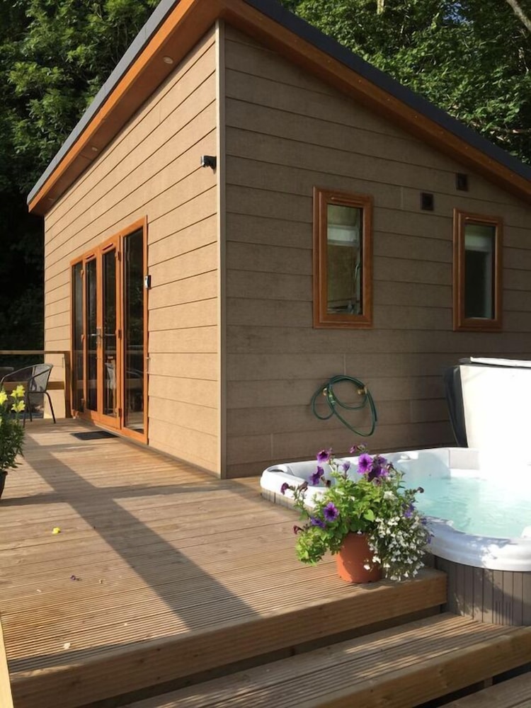 Deluxe 1 Bed Studio Lodge