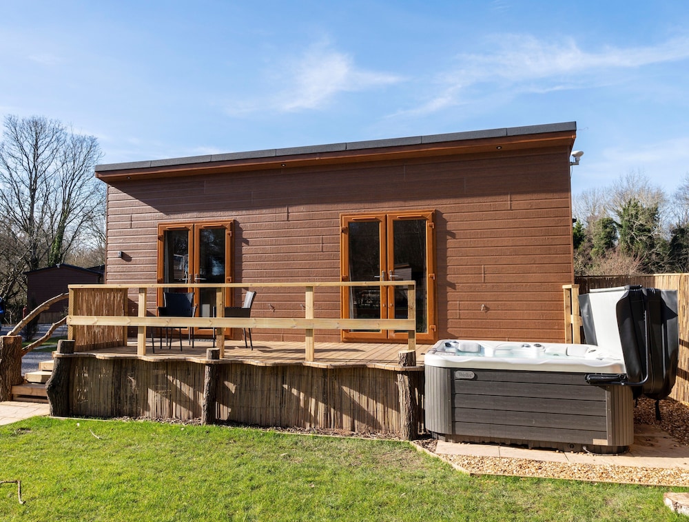 Executive Studio, 1 King Bed, Hot Tub, Garden View