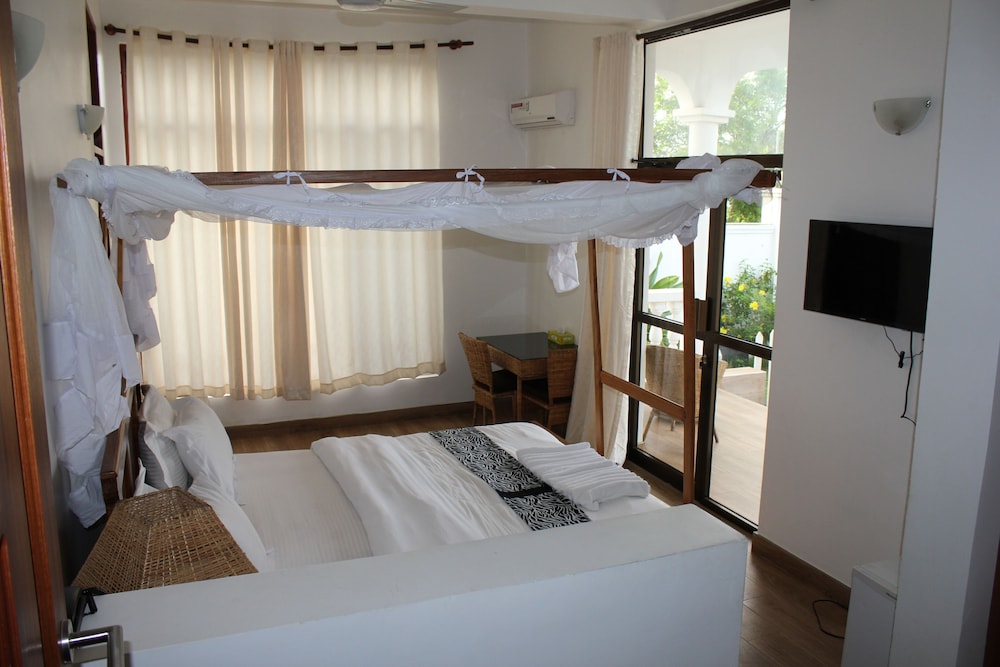 Deluxe Double Room, 1 King Bed, Balcony, Sea View