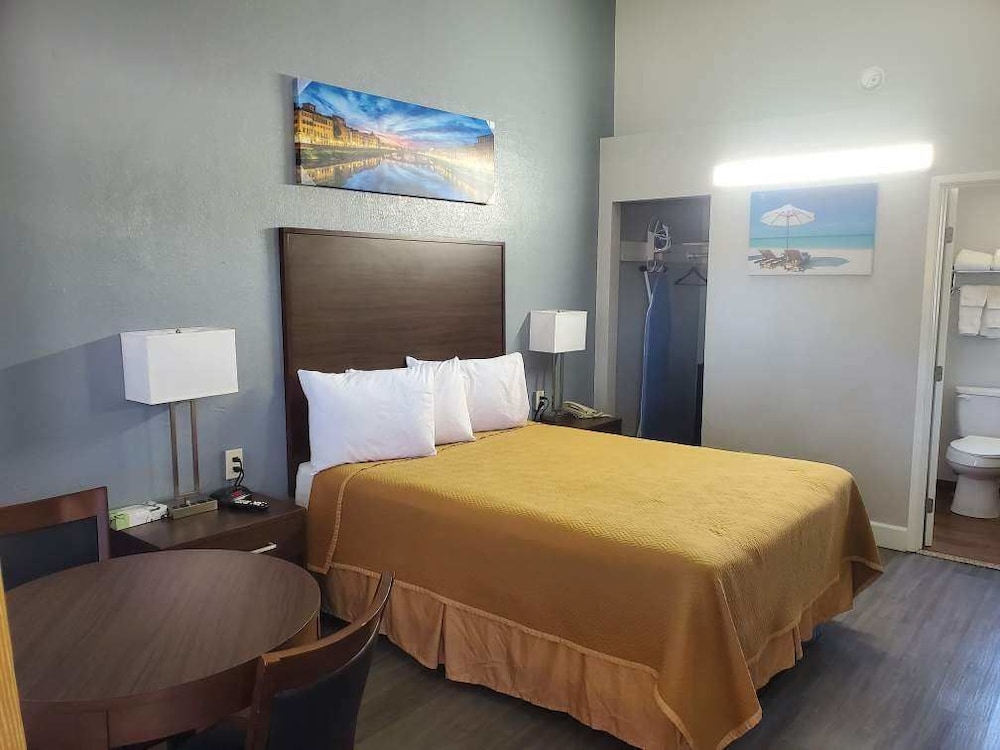 Standard Room, 1 Queen Bed, Non Smoking