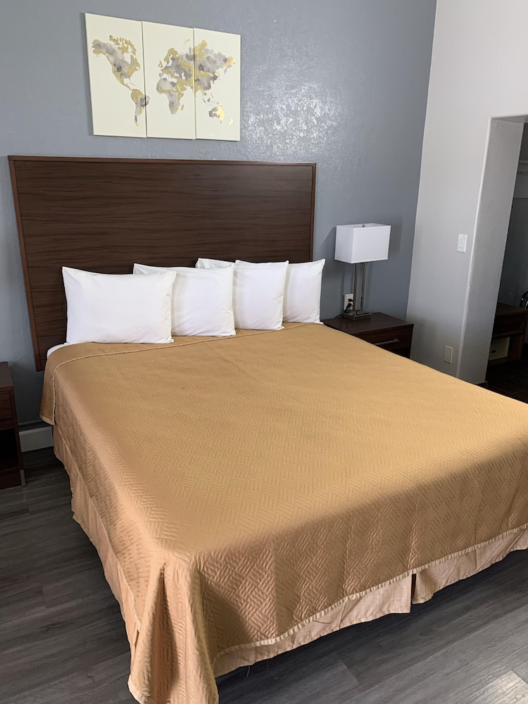 Standard Room, 1 King Bed, Non Smoking
