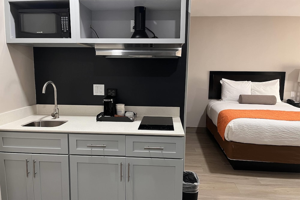 Room, 2 Queen Beds, Non Smoking, Kitchenette