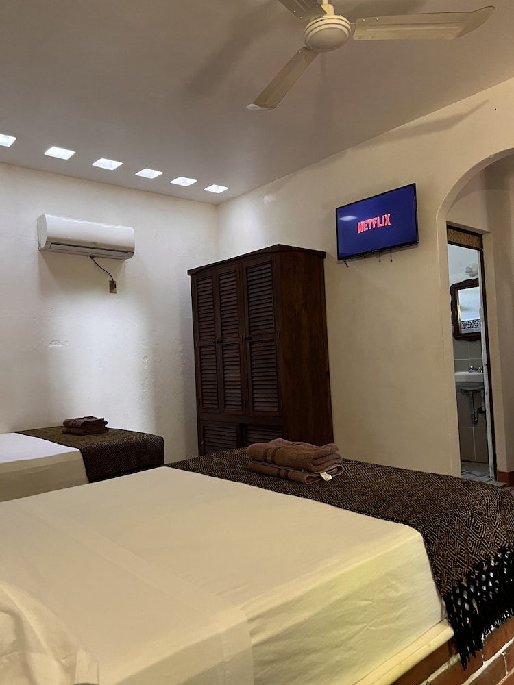Family Double Room, 2 Double Beds, Non Smoking, Pool View