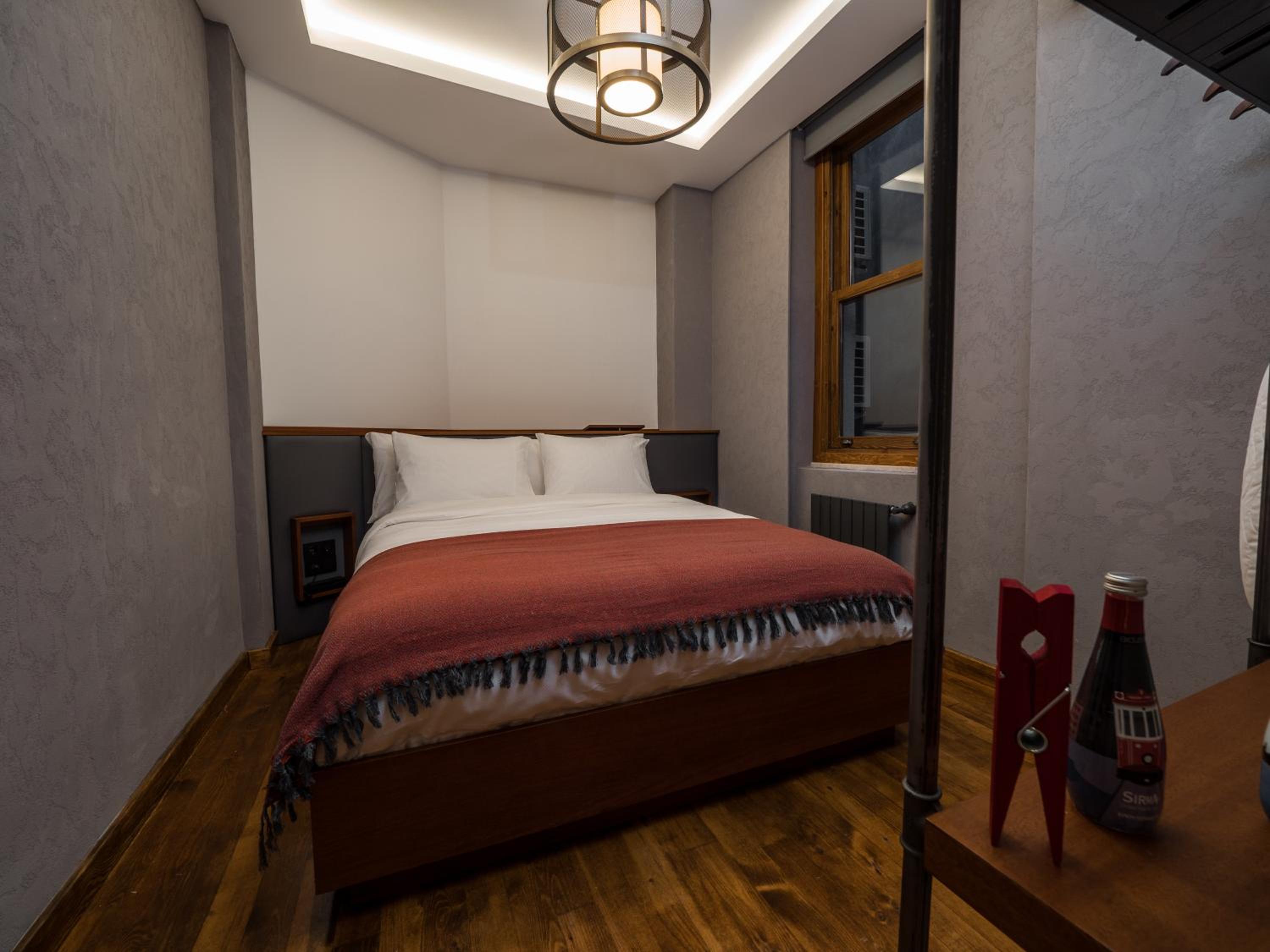 Standard Queen Room
