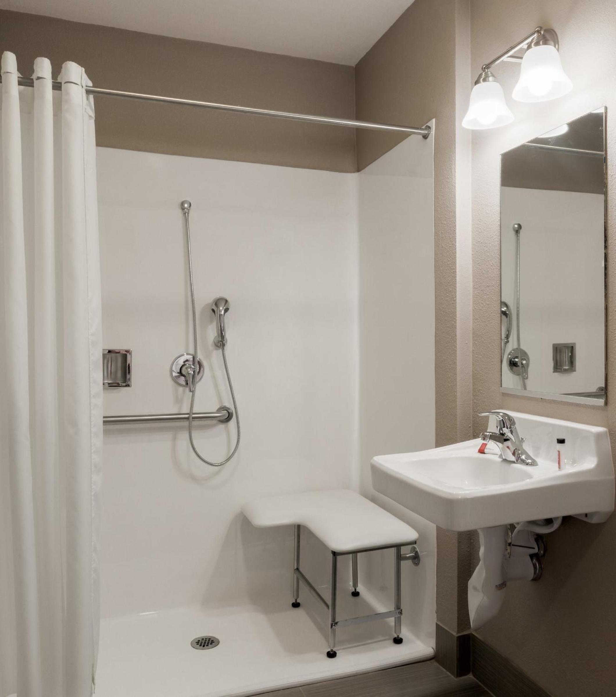 King Room with Roll-In Shower - Mobility Access/Non-Smoking