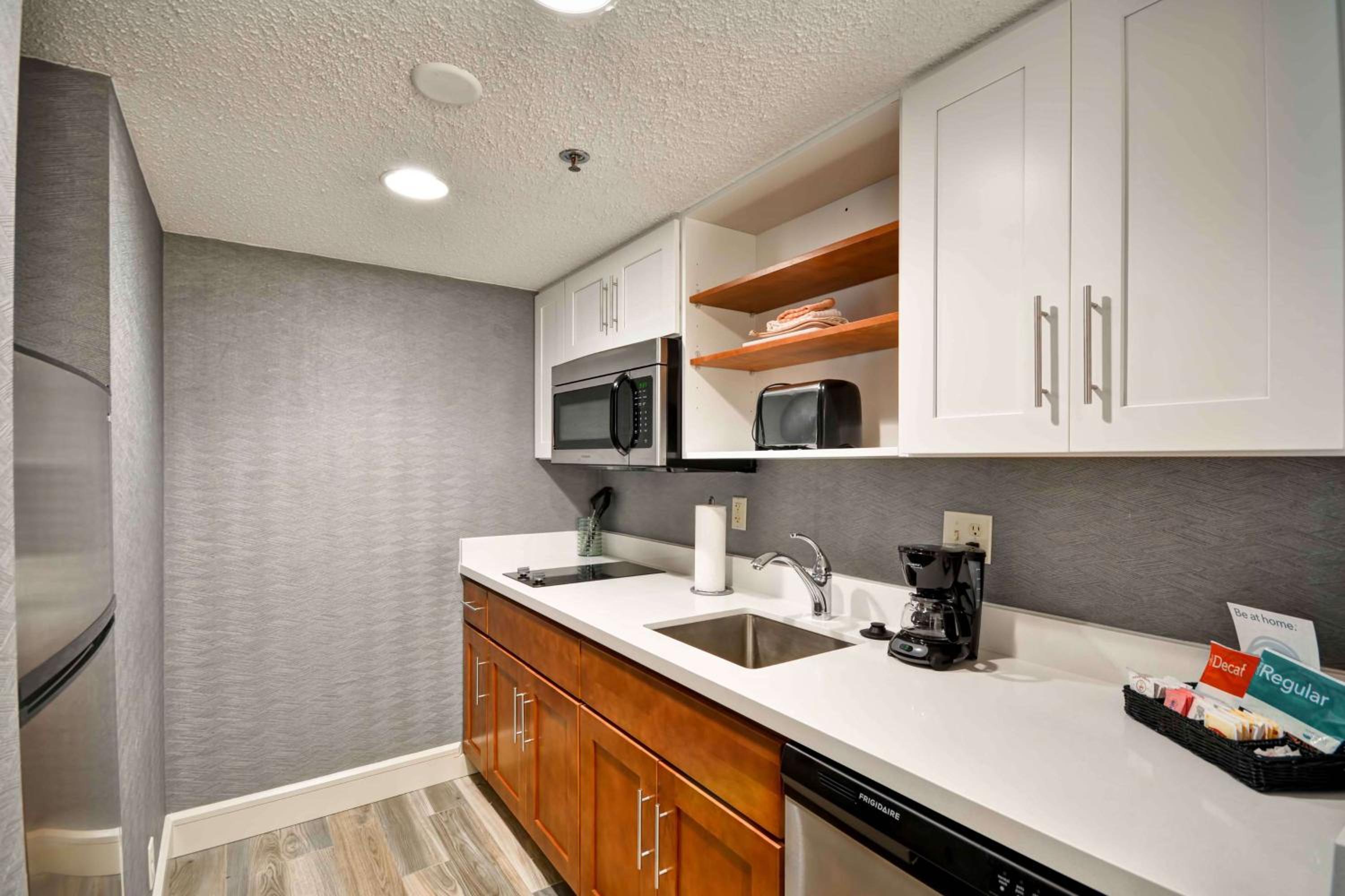 One-Bedroom King Suite - Non-Smoking