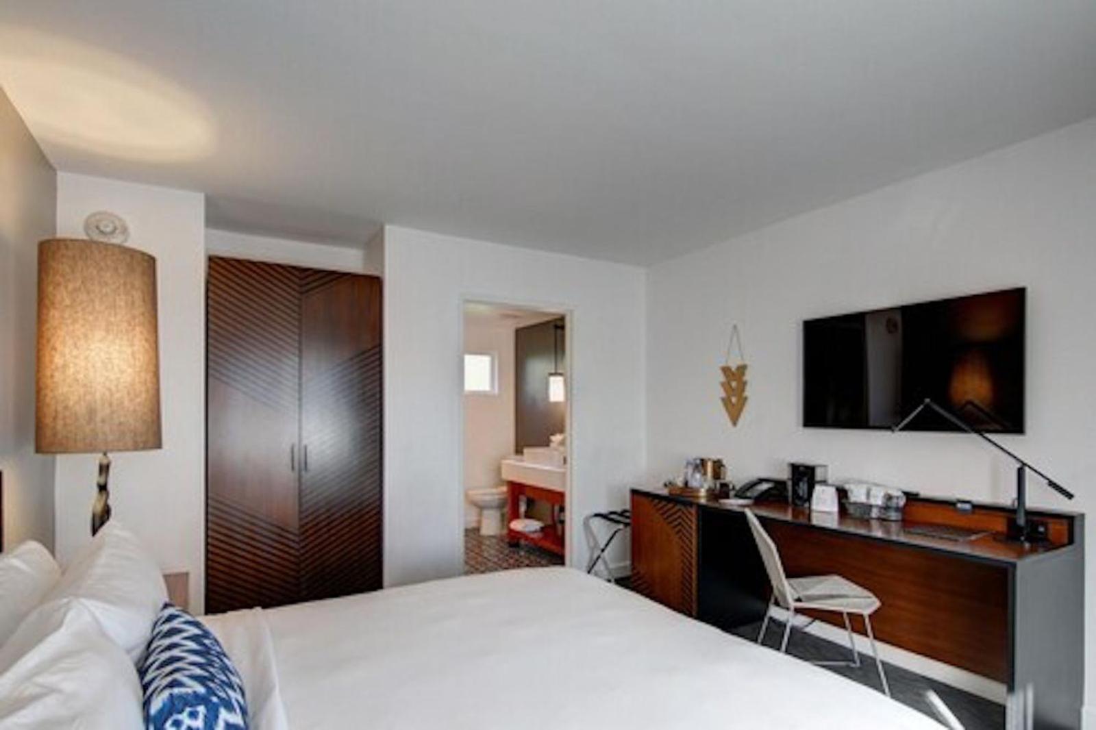 Standard Queen Room