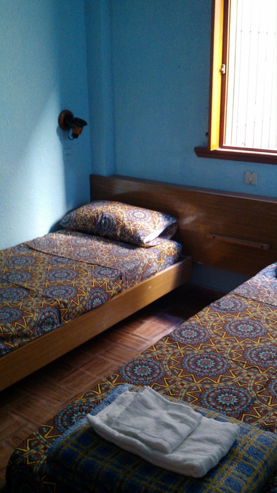 Basic Double Room, 2 Twin Beds, Non Smoking