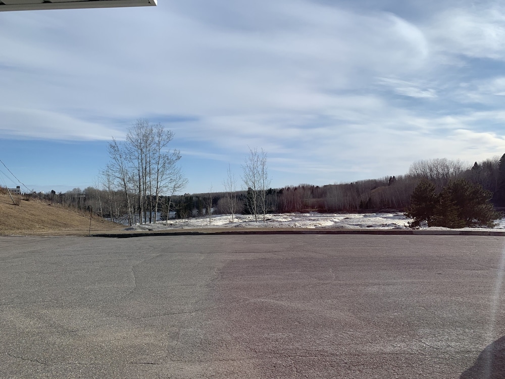 Senior Room, River View