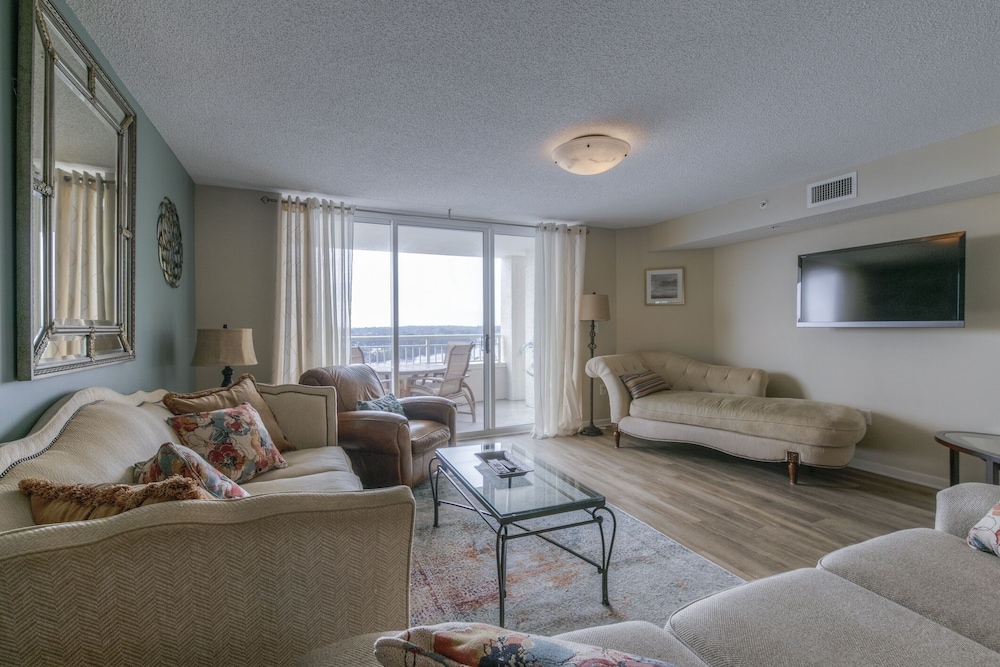 Condo, 3 Bedrooms