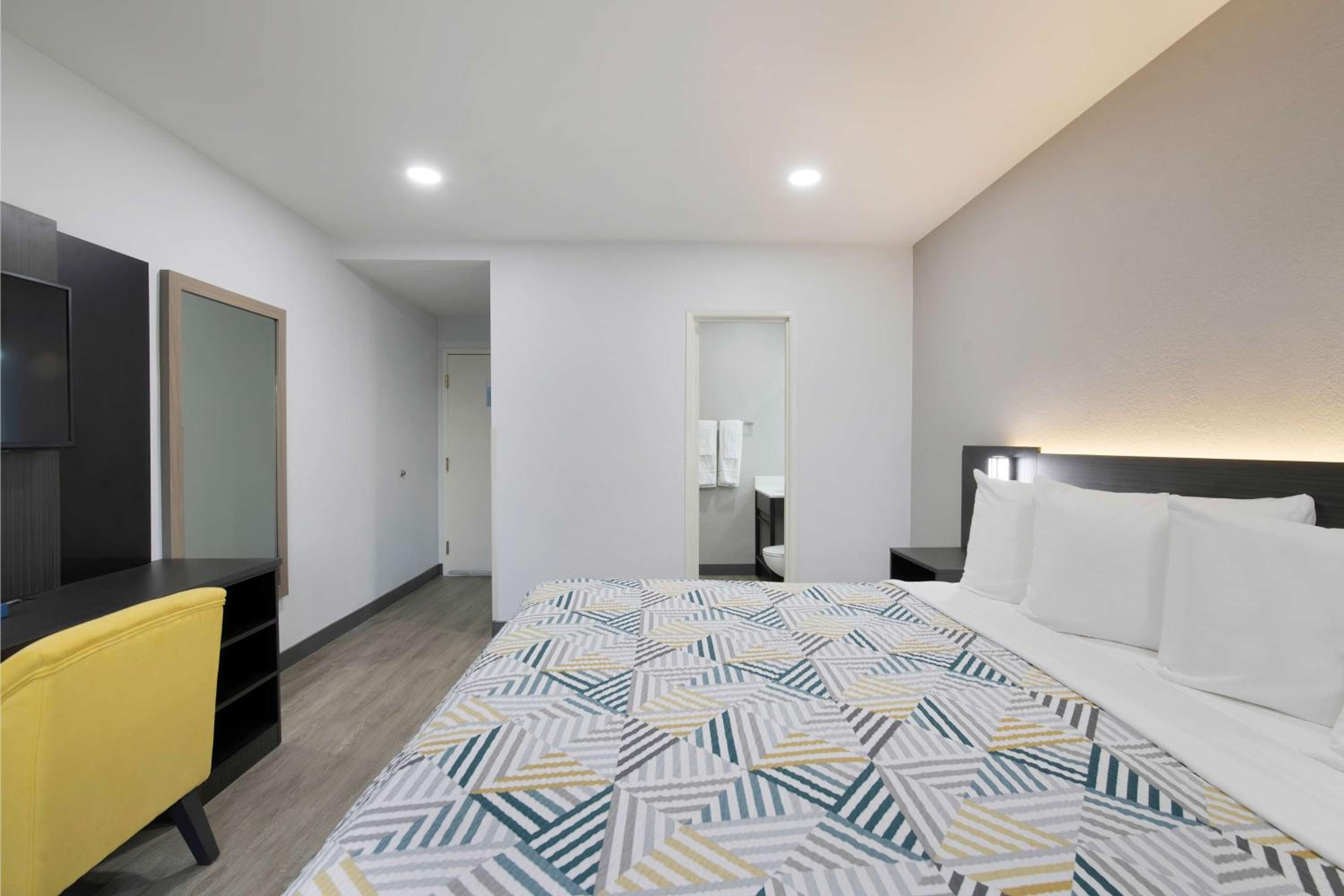 King Room - Disability Access - Non-Smoking