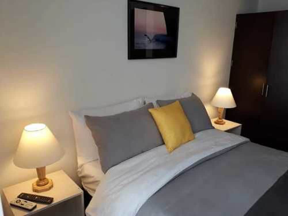 Executive Suite (4 people)