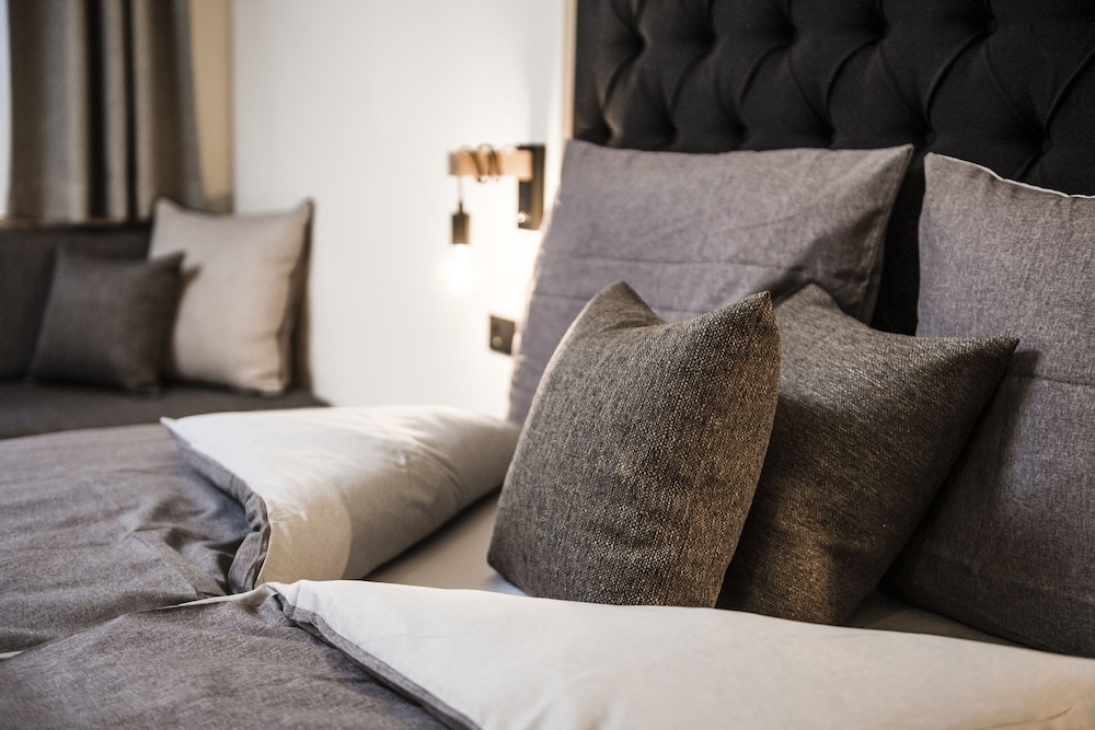Family Suite (FAMIL)