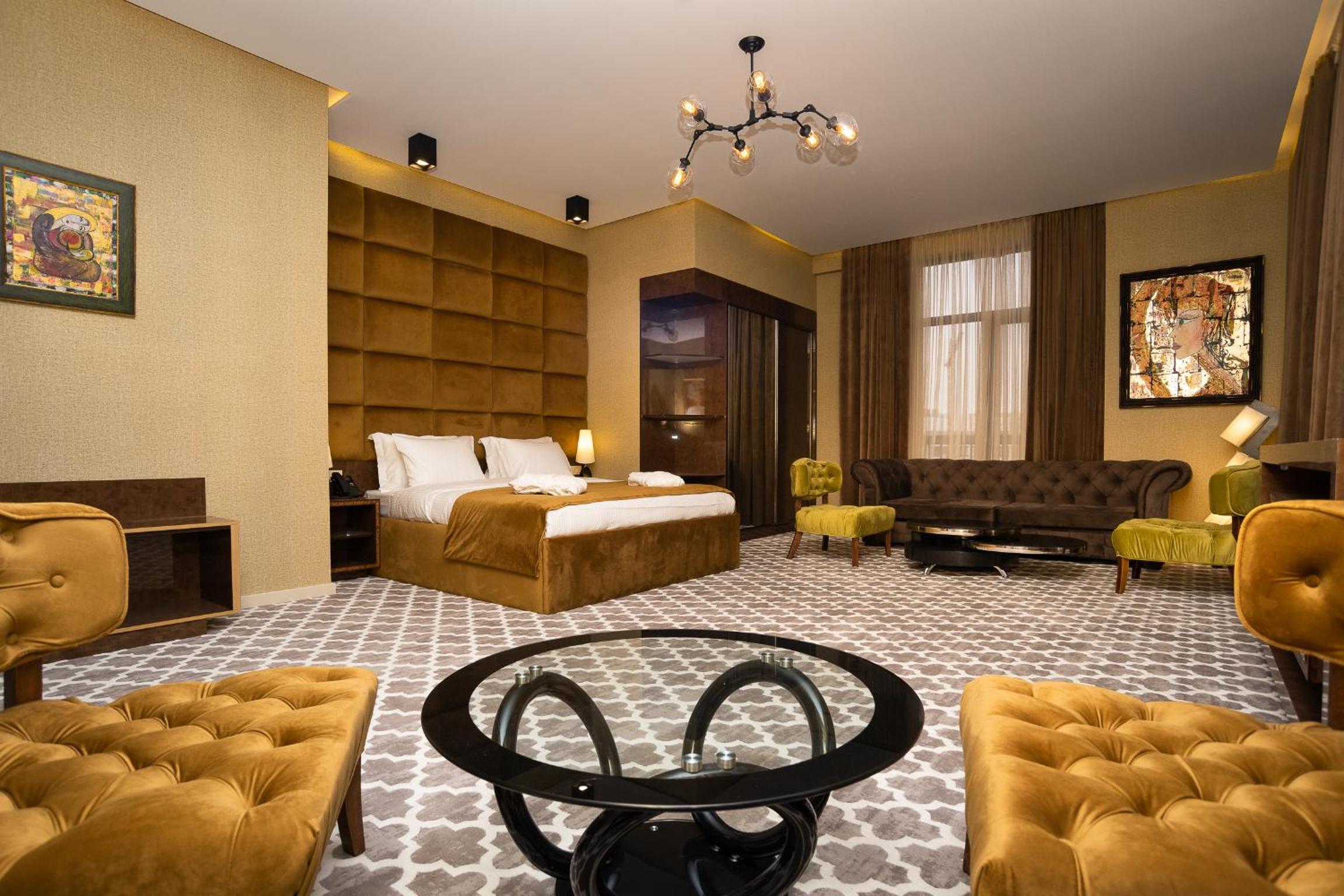Deluxe Double Room (2 Adults + 1 Child)