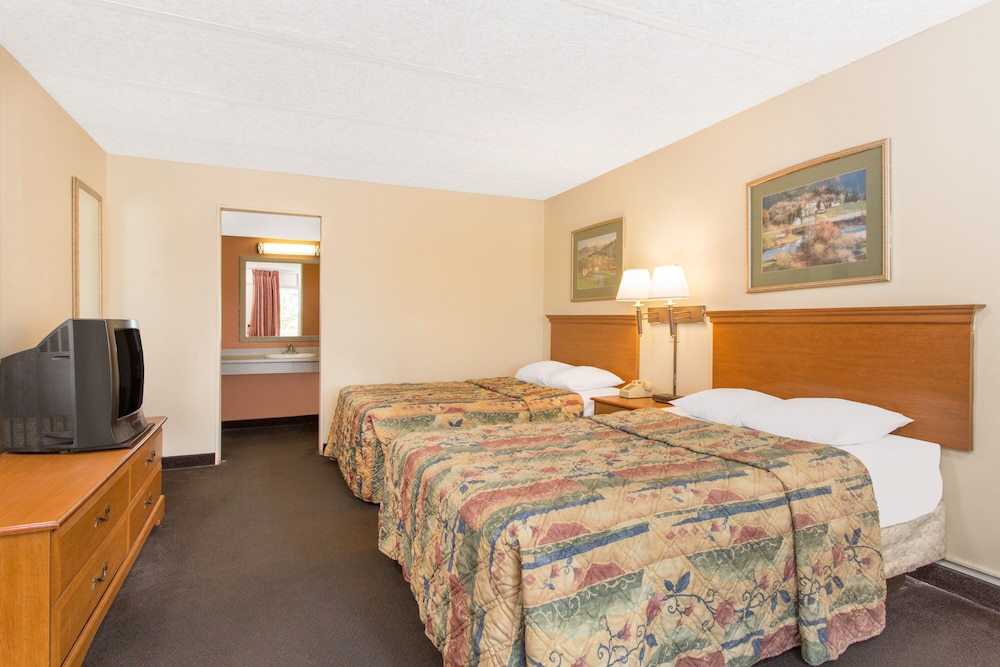Basic Double Room, 2 Double Beds