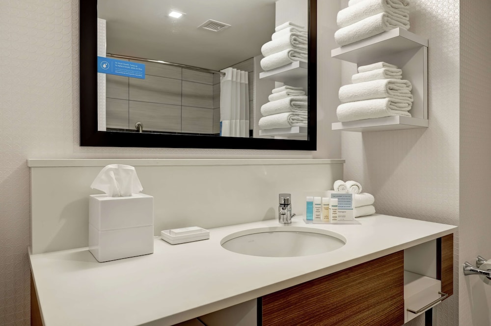 Room, 2 Queen Beds, Accessible, Bathtub (Hearing)