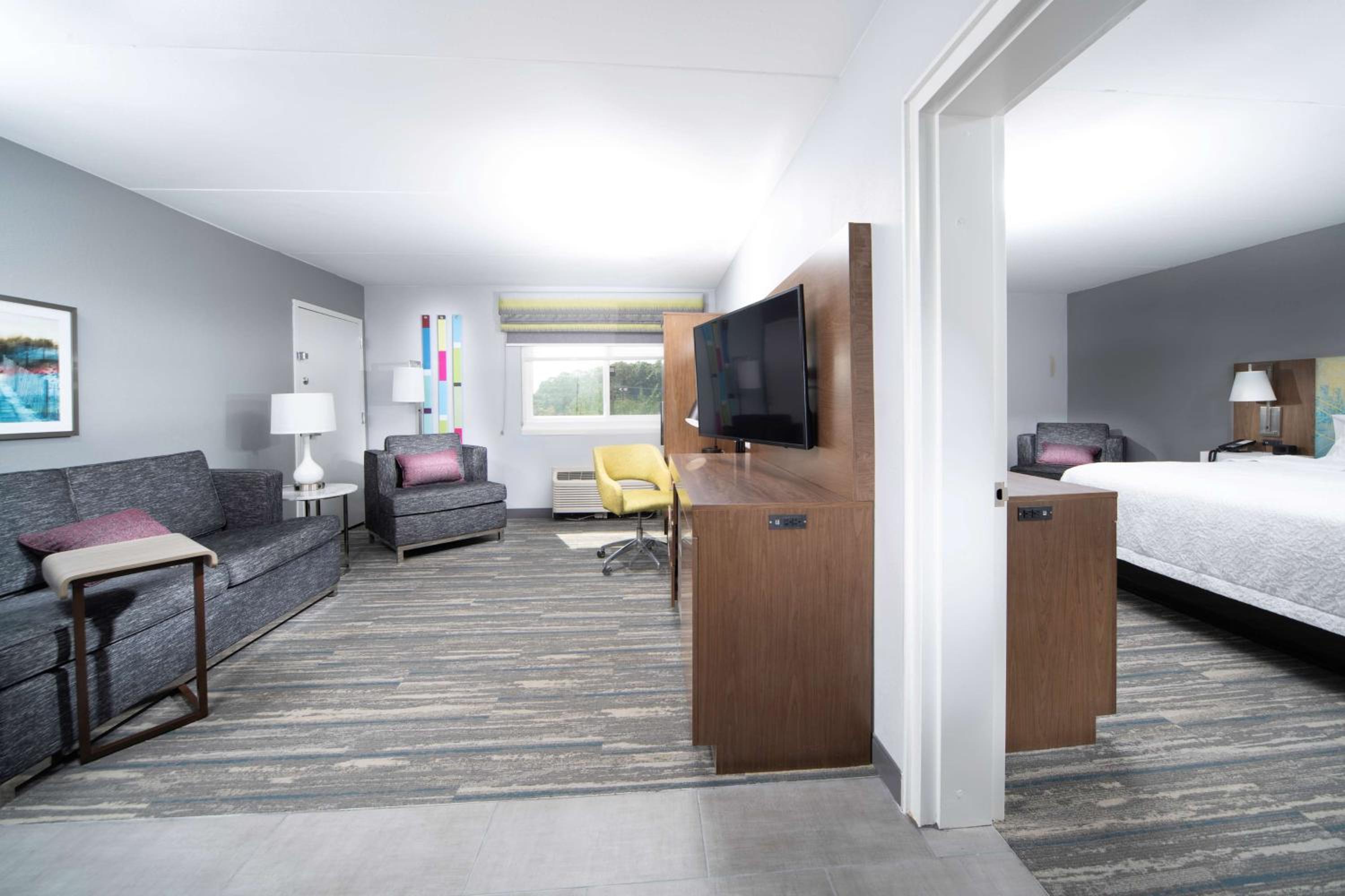 One-Bedroom King Suite - Non-Smoking