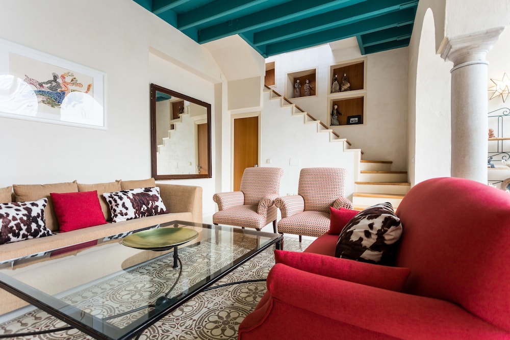 House, 6 Bedrooms, Terrace