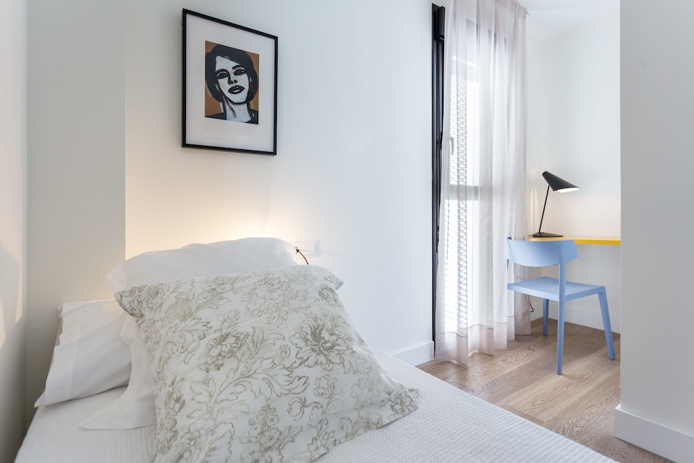 Design Apartment, 2 Bedrooms, Terrace