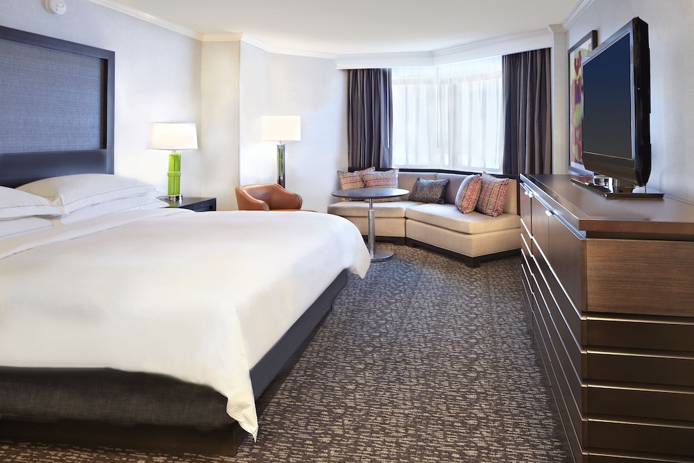 Superior Room, 1 King Bed, Accessible, Bathtub (Hearing & Mobility)