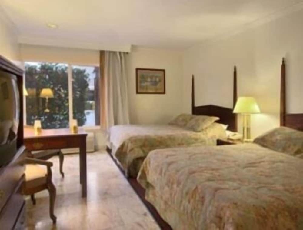 Standard Room, 2 Double Beds, Accessible, Smoking