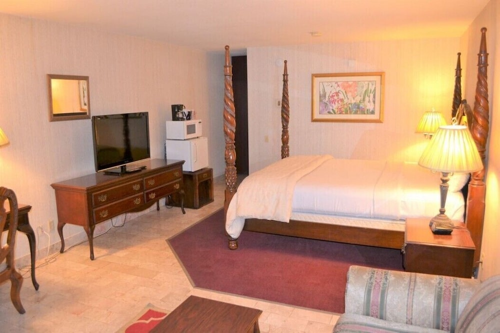Deluxe Room, 1 King Bed, Non Smoking, Jetted Tub