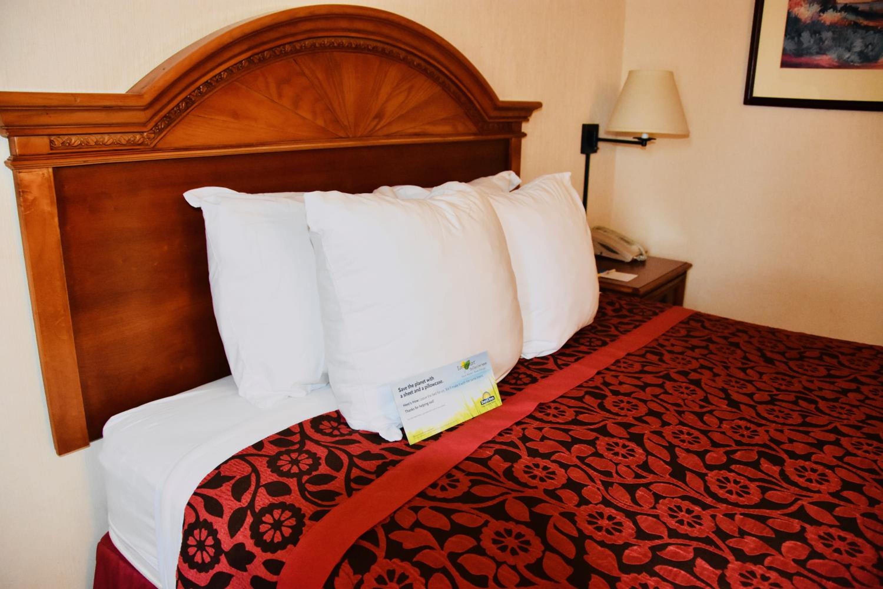 Queen Room - Mobility Access/Non-Smoking