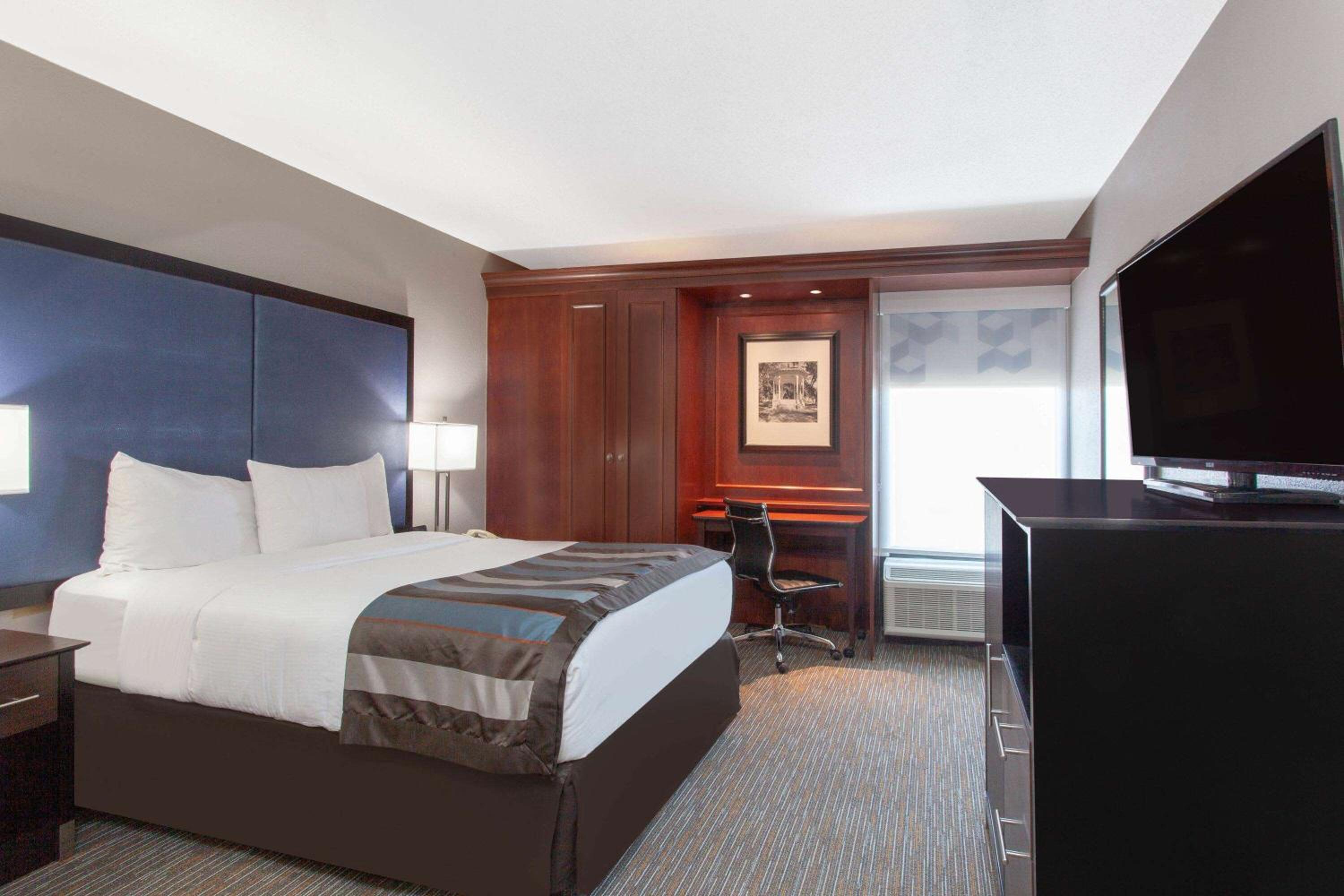 Deluxe Double Room - Mobility Access/Non-Smoking