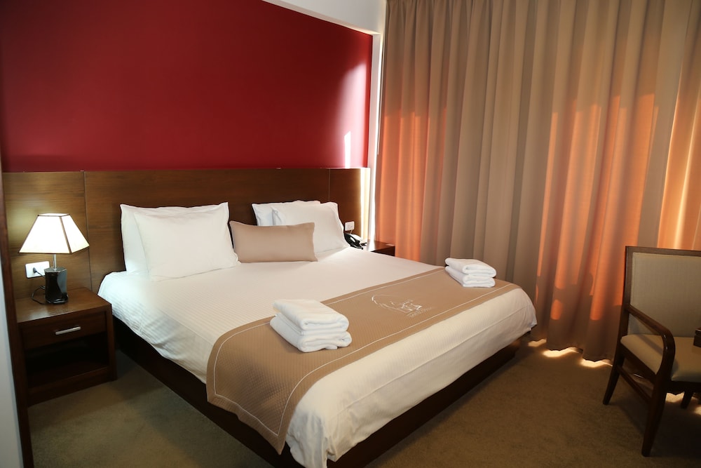 Junior Suite, 1 King Bed, Non Smoking, City View