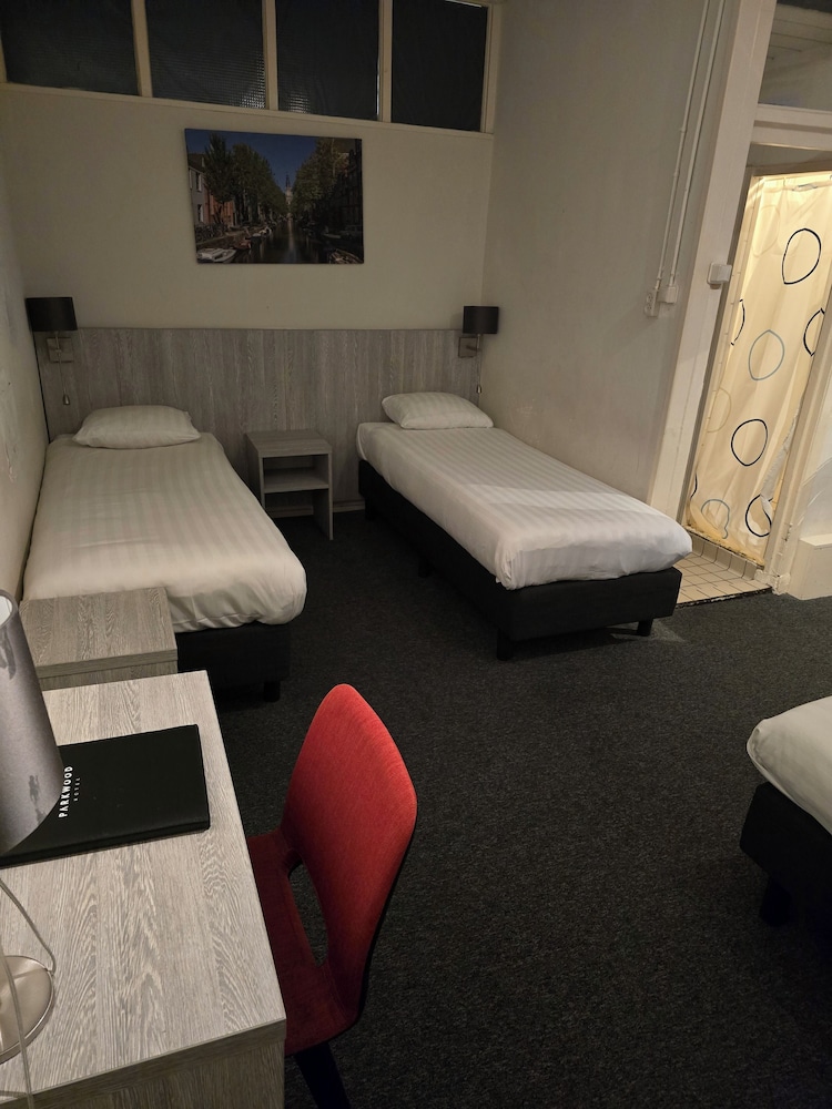Quadruple Room, Private Shower