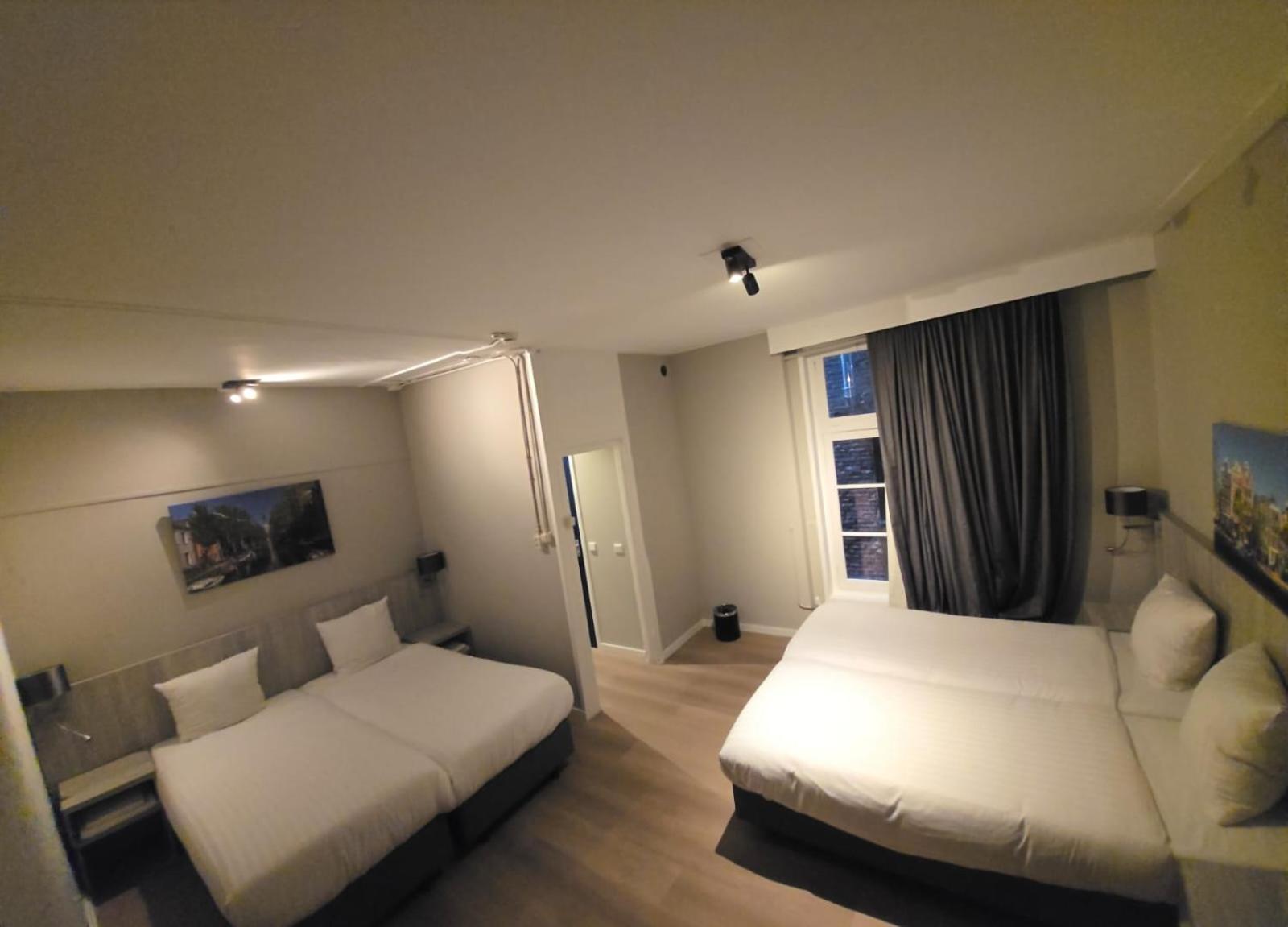 Quadruple Room with Private Bathroom