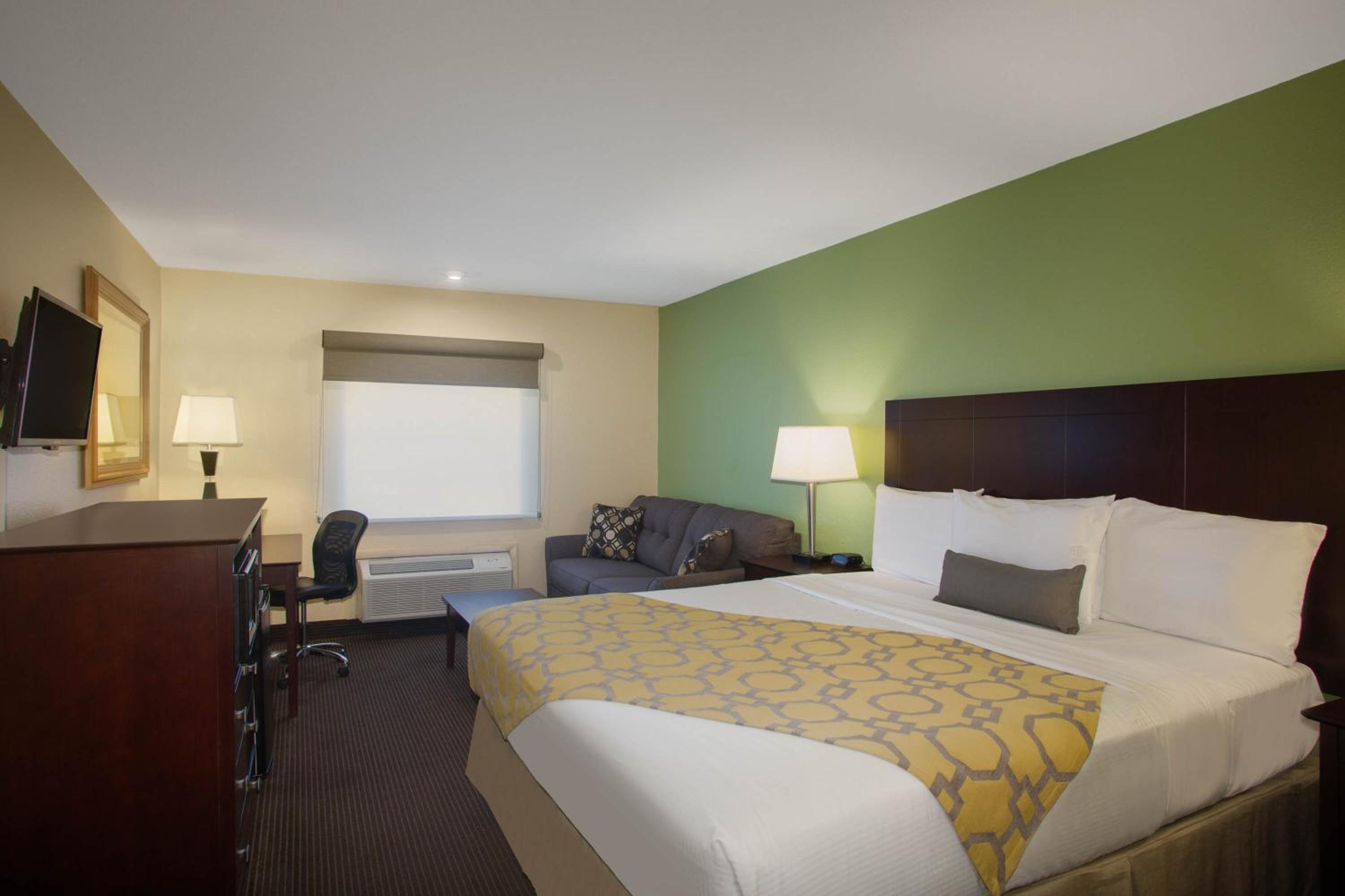 Deluxe King Room - Non-Smoking