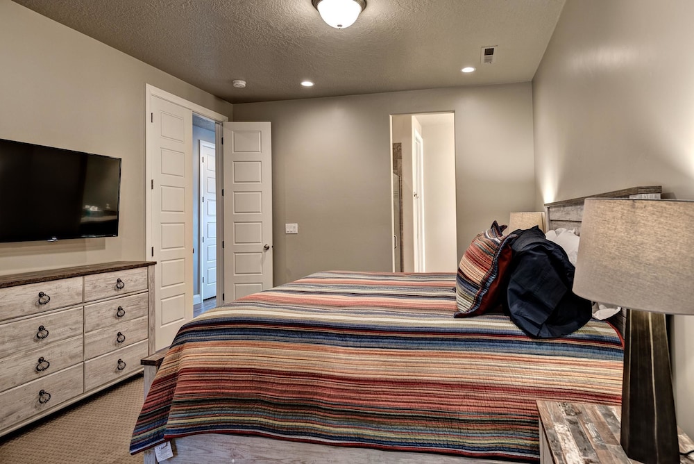 House, Multiple Beds (Desert Escape)