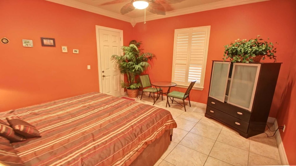 Condo, 2 Bedrooms