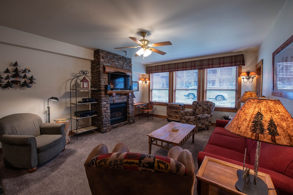Condo, 3 Bedrooms