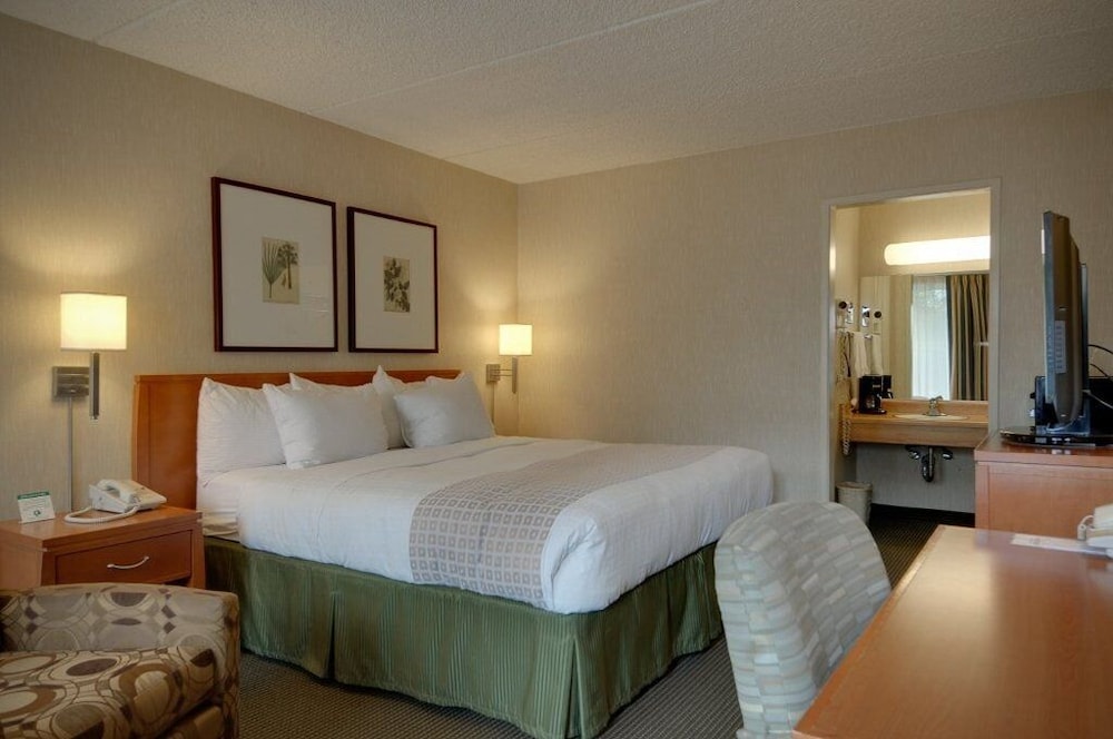 Standard Room, 1 Queen Bed