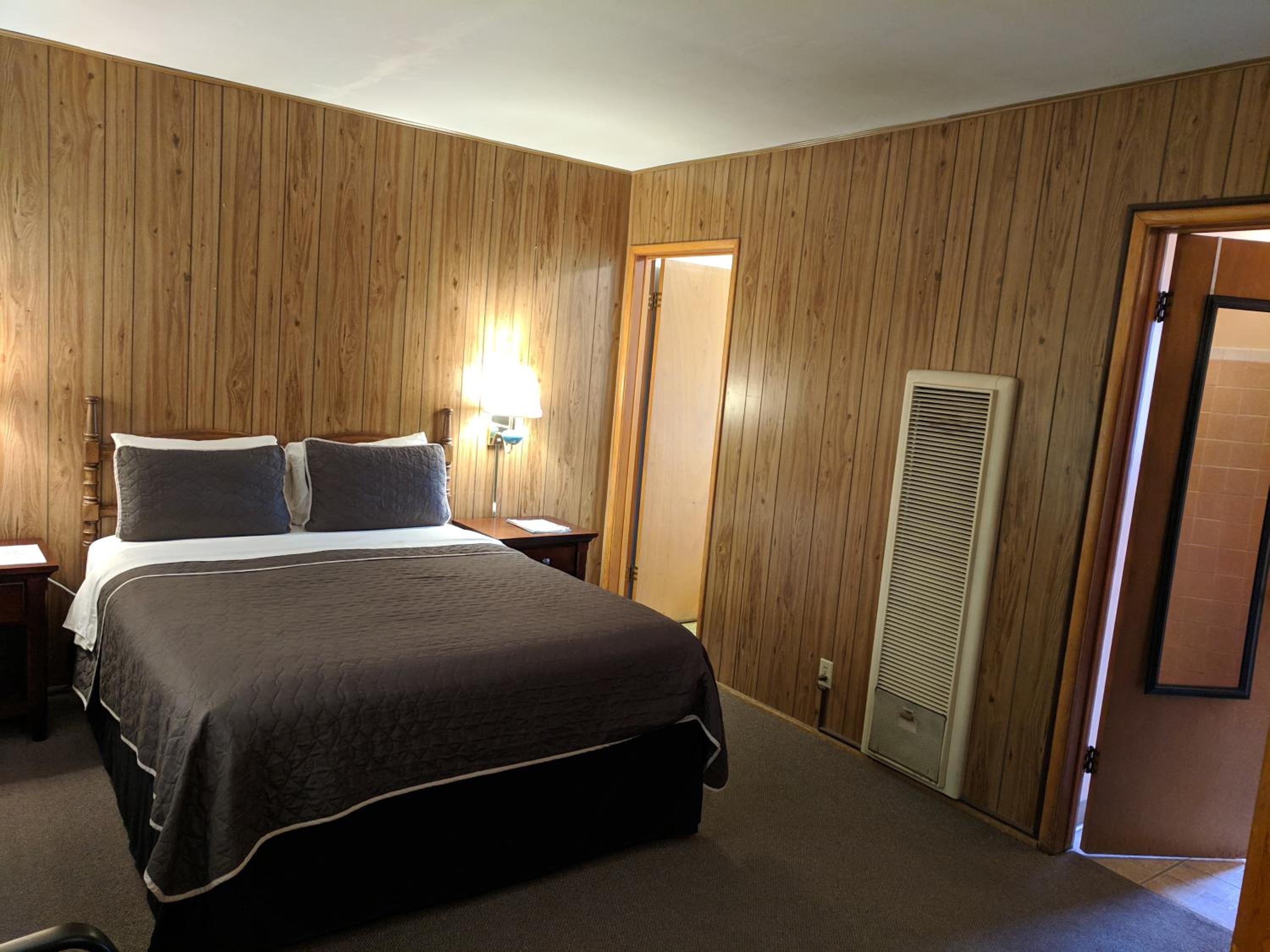 Deluxe Queen Room