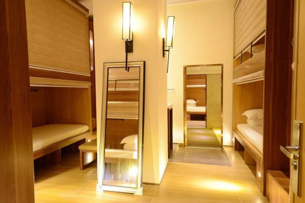 Shared Dormitory, Women only