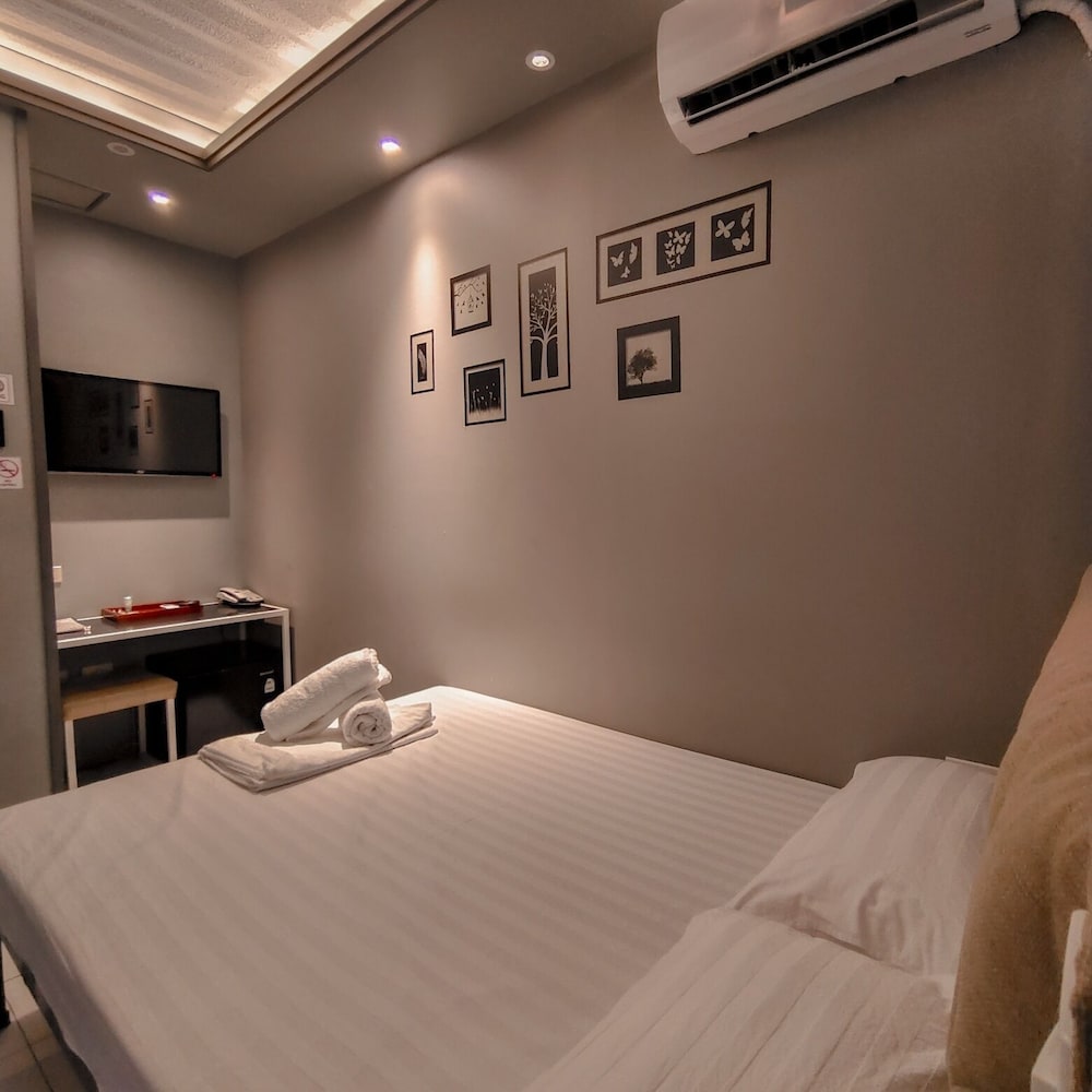 Economy Room, 1 Queen Bed, Non Smoking, City View