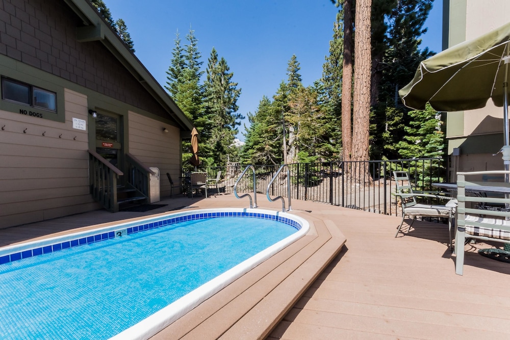 Condo, 4 Bedrooms (Crestview #12 Bldg. C)