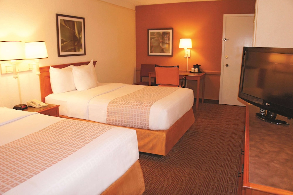 Suite, 2 Double Beds, Non Smoking