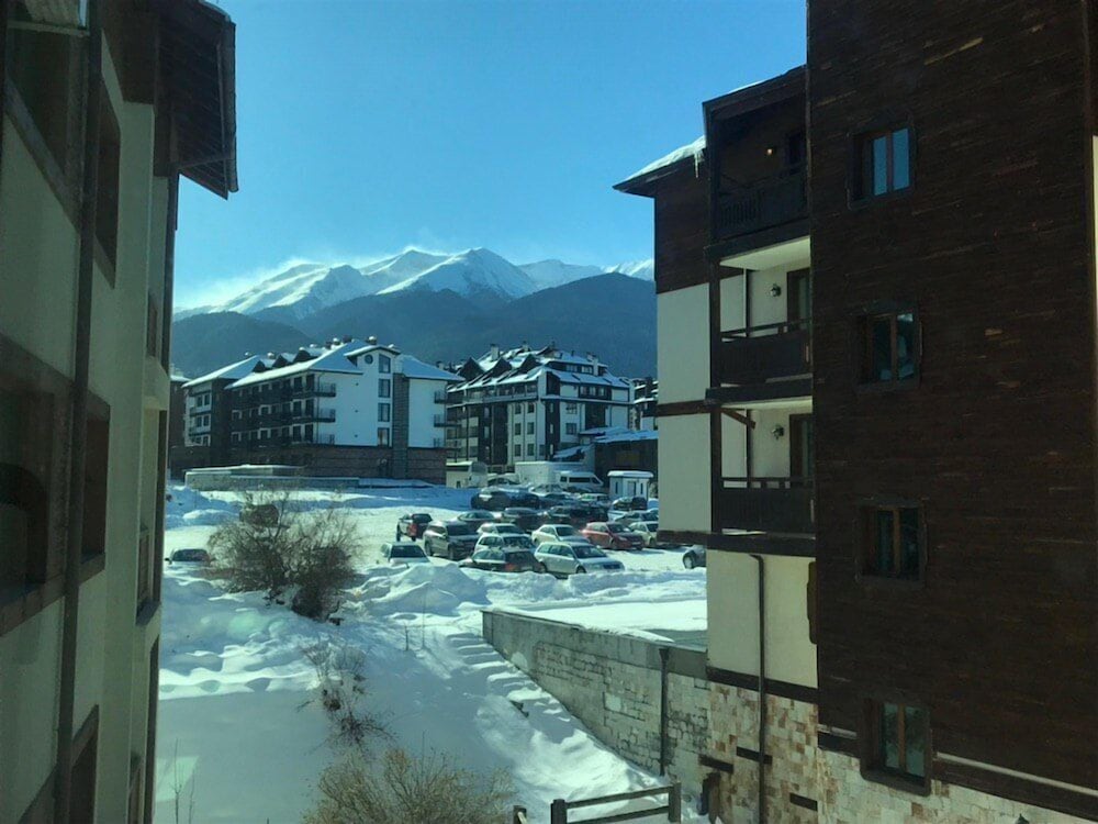 喀布尔纳杰日达公寓